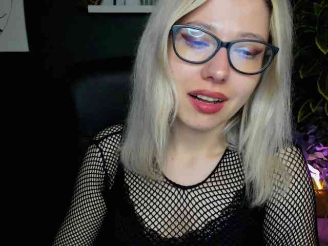 xxHeidiLove webcam