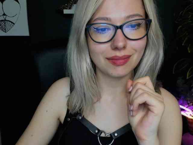 xxHeidiLove webcam
