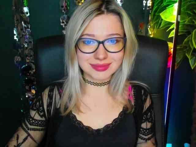 xxHeidiLove webcam