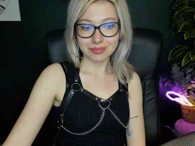 xxHeidiLove webcam