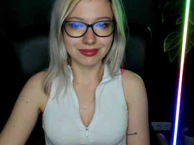 xxHeidiLove webcam