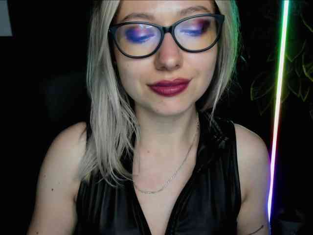 xxHeidiLove webcam