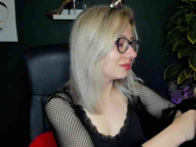 xxHeidiLove webcam