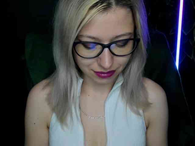 xxHeidiLove webcam