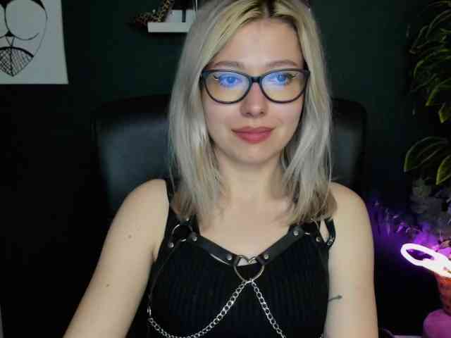 xxHeidiLove webcam
