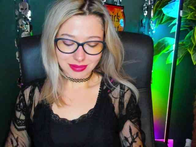 xxHeidiLove webcam