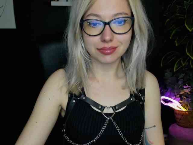 xxHeidiLove webcam