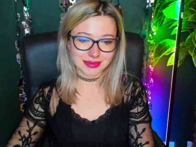 xxHeidiLove webcam