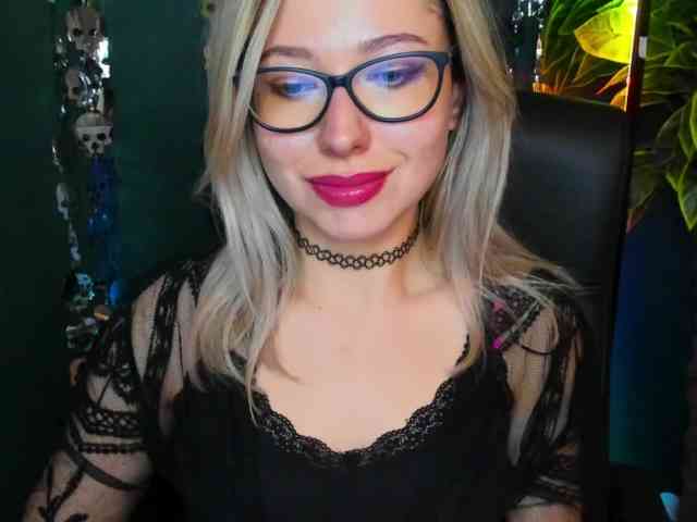 xxHeidiLove webcam