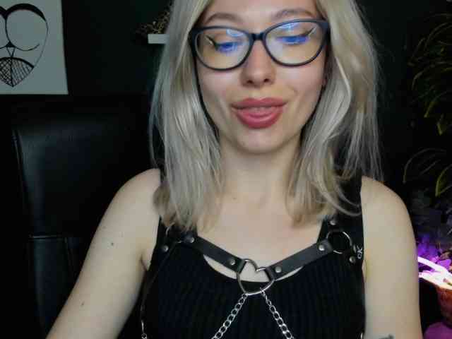 xxHeidiLove webcam