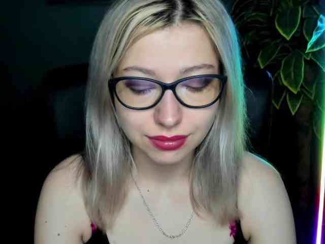 xxHeidiLove webcam