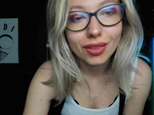 xxHeidiLove webcam