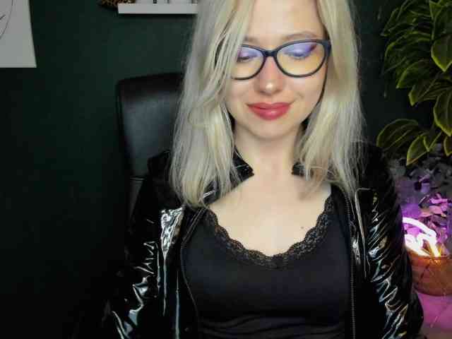 xxHeidiLove webcam