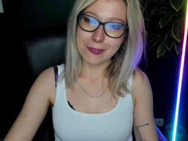 xxHeidiLove webcam