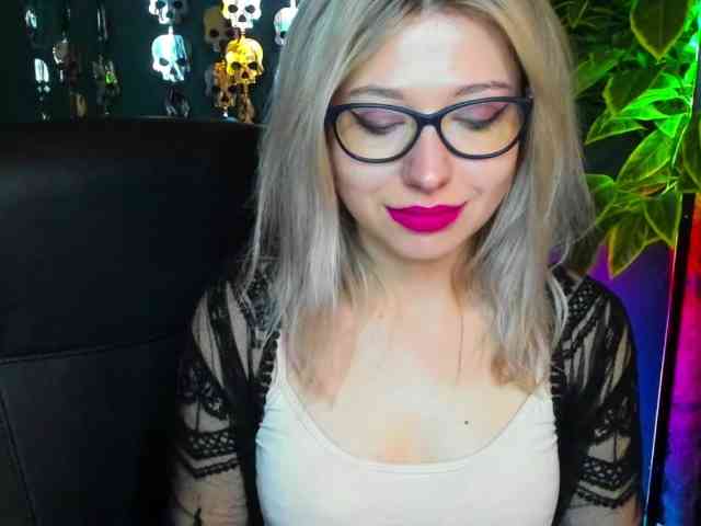 xxHeidiLove webcam