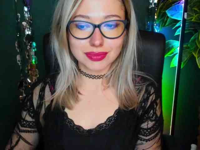 xxHeidiLove webcam