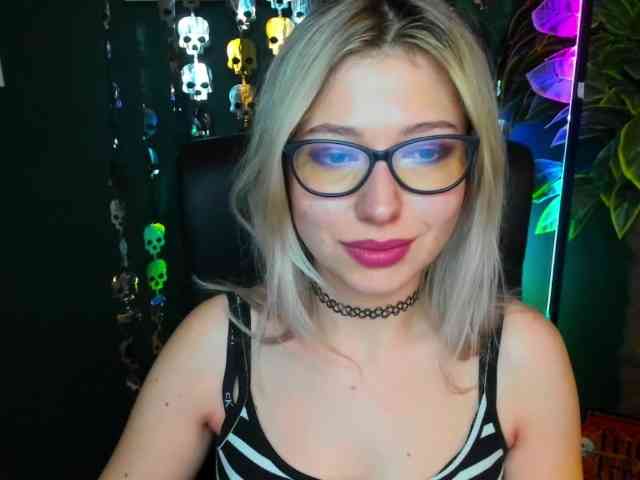 xxHeidiLove webcam