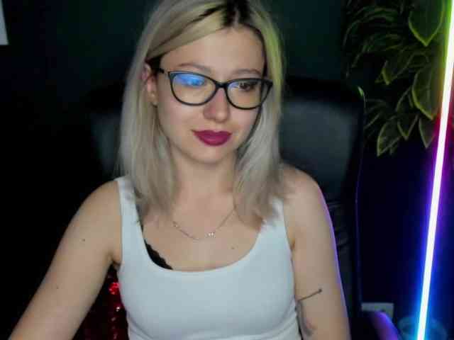 xxHeidiLove webcam