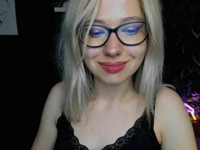xxHeidiLove webcam