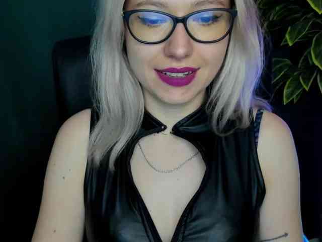 xxHeidiLove webcam