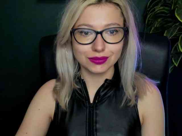 xxHeidiLove webcam