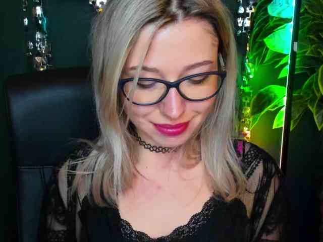 xxHeidiLove webcam