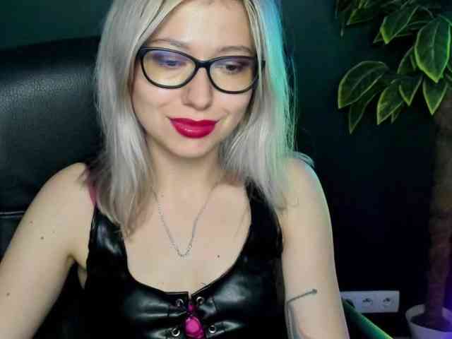 xxHeidiLove webcam