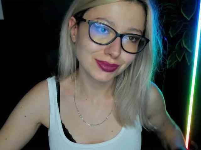 xxHeidiLove webcam