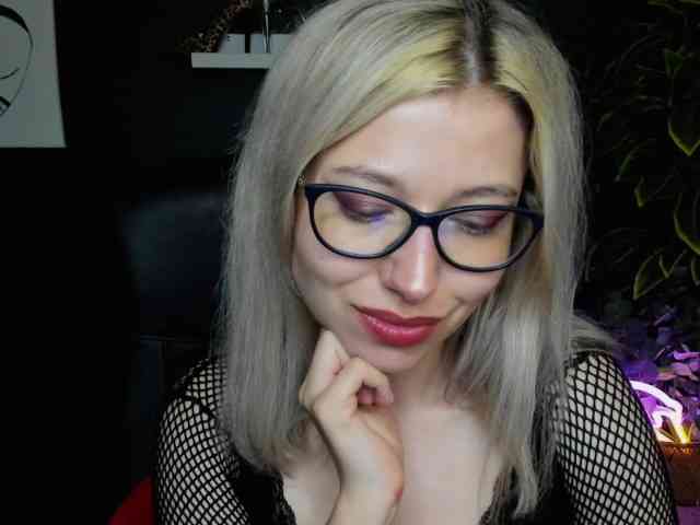xxHeidiLove webcam