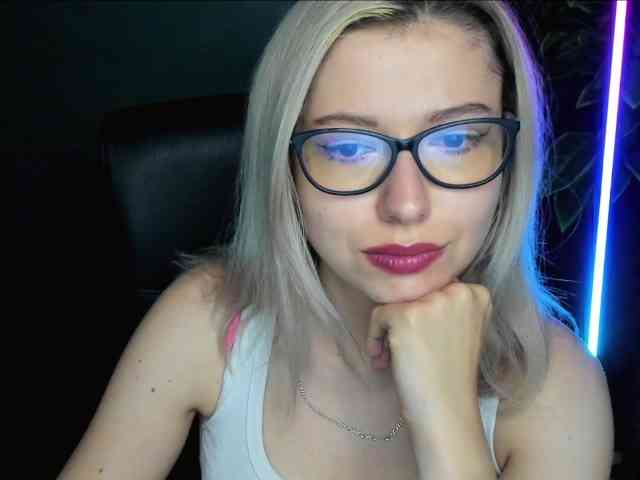xxHeidiLove webcam