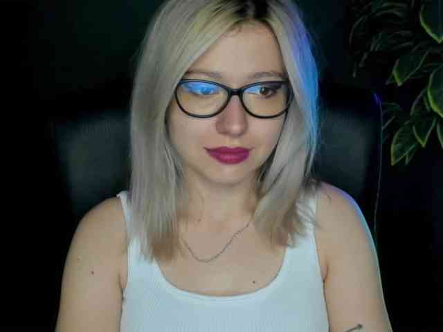 xxHeidiLove webcam