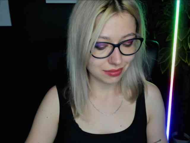 xxHeidiLove webcam
