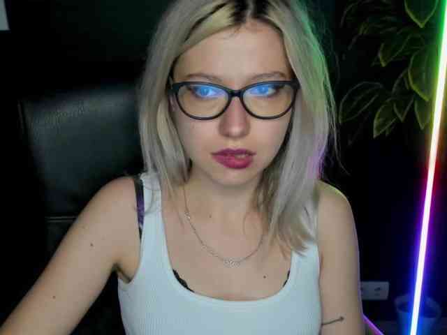 xxHeidiLove webcam