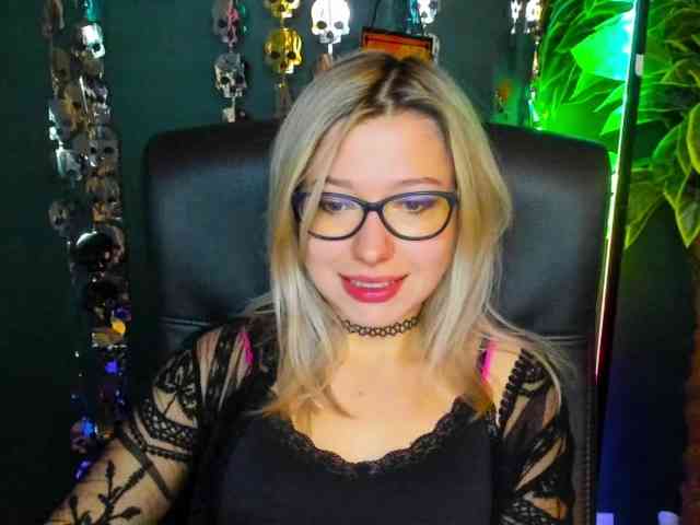 xxHeidiLove webcam