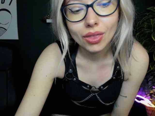 xxHeidiLove webcam