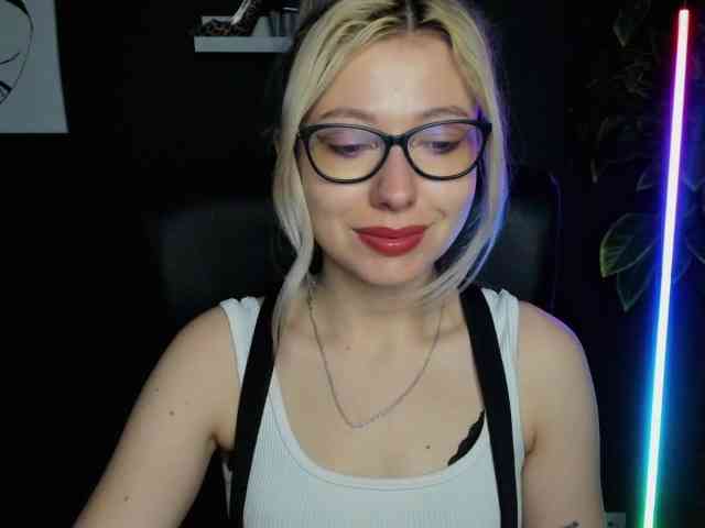 xxHeidiLove webcam
