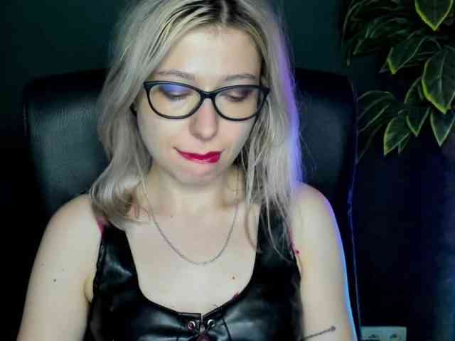xxHeidiLove webcam