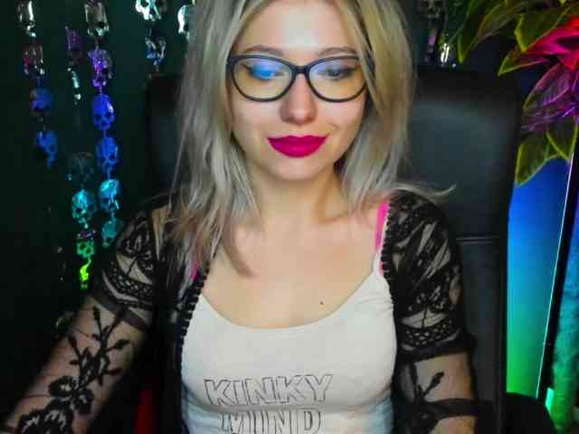 xxHeidiLove webcam