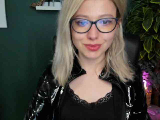 xxHeidiLove webcam