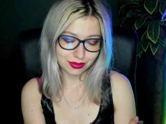 xxHeidiLove webcam