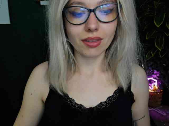 xxHeidiLove webcam