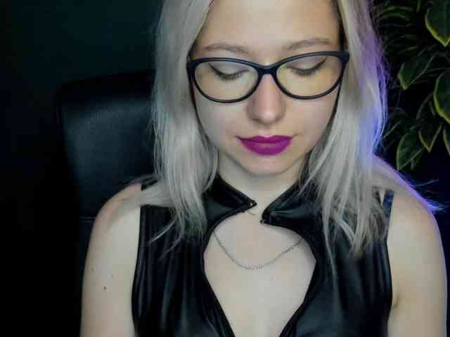 xxHeidiLove webcam