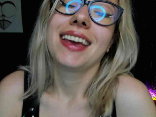 xxHeidiLove webcam
