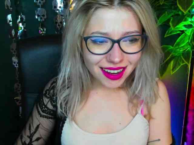 xxHeidiLove webcam