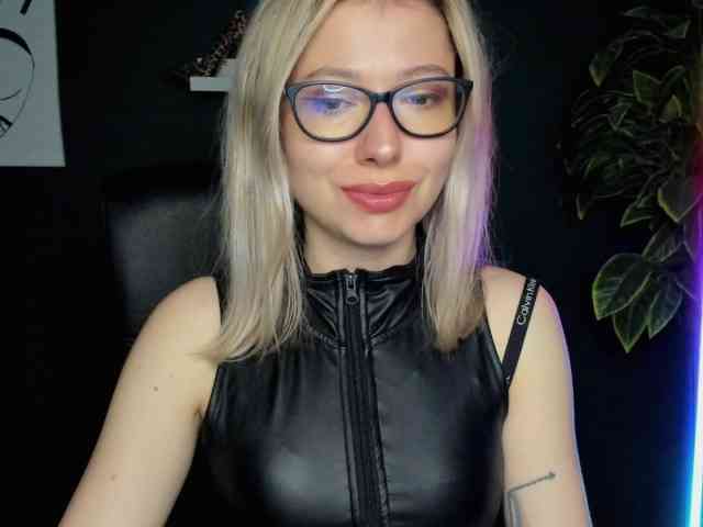 xxHeidiLove webcam