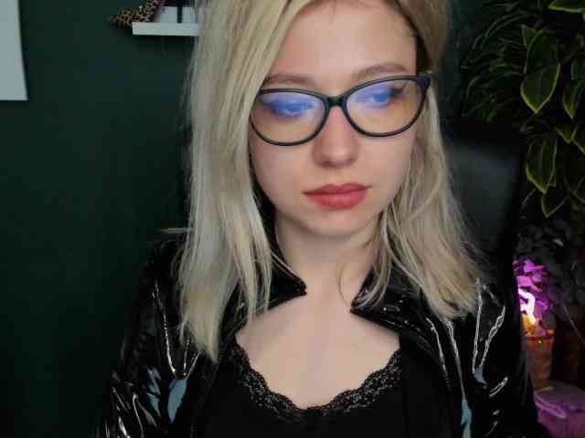 xxHeidiLove webcam