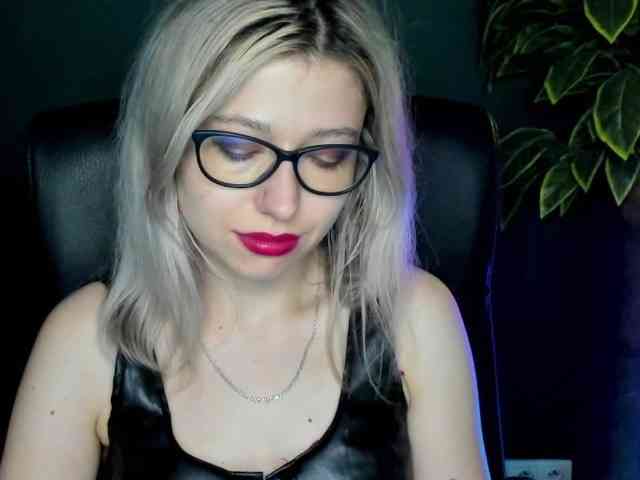 xxHeidiLove webcam