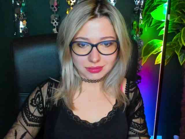 xxHeidiLove webcam