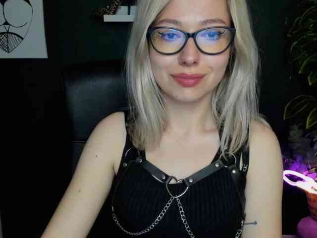 xxHeidiLove webcam