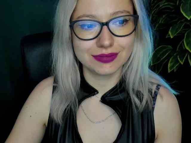 xxHeidiLove webcam